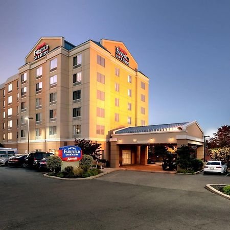 Fairfield Inn & Suites Woodbridge Авенел Экстерьер фото