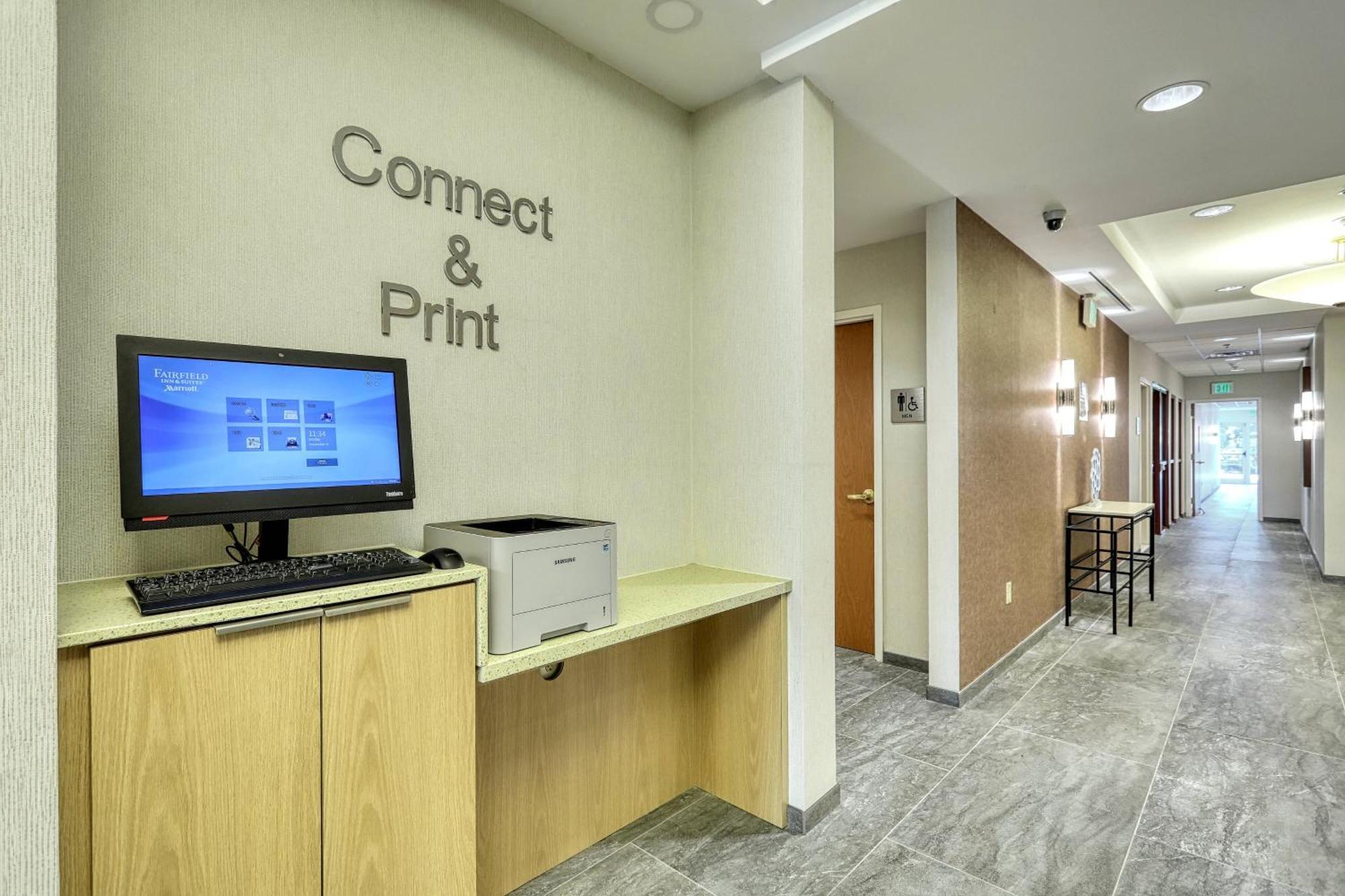 Fairfield Inn & Suites Woodbridge Авенел Экстерьер фото