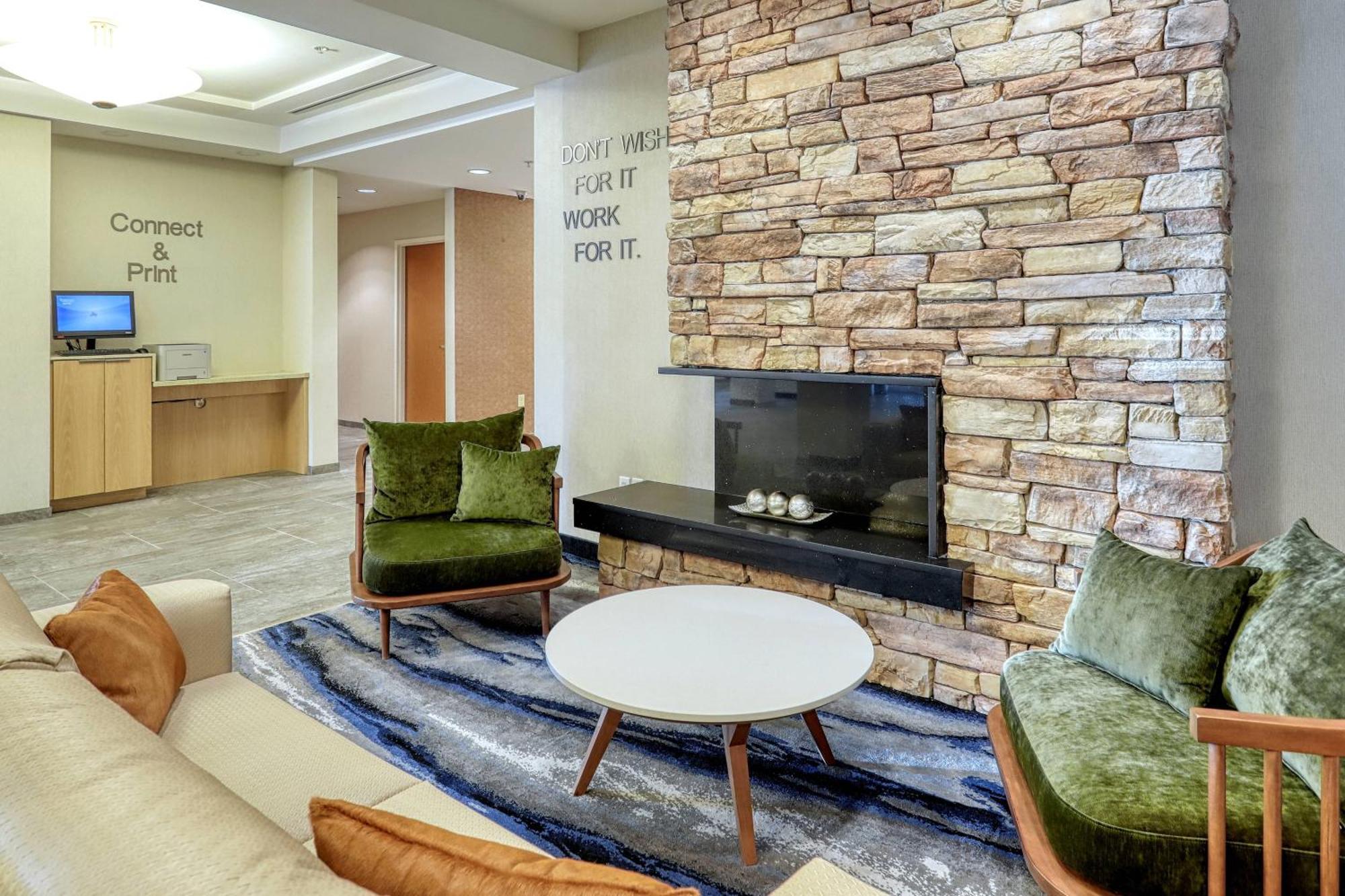 Fairfield Inn & Suites Woodbridge Авенел Экстерьер фото