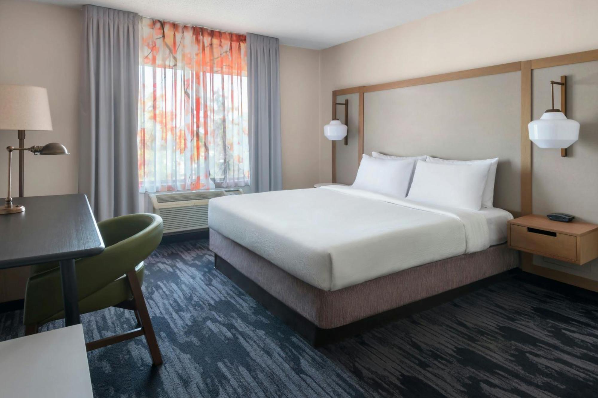 Fairfield Inn & Suites Woodbridge Авенел Экстерьер фото