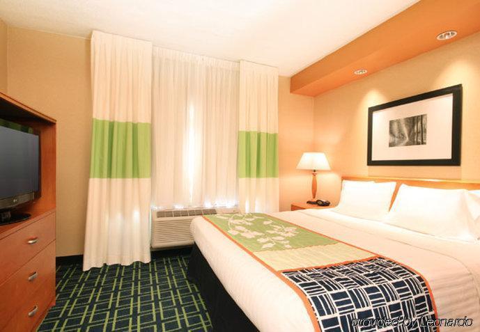 Fairfield Inn & Suites Woodbridge Авенел Экстерьер фото